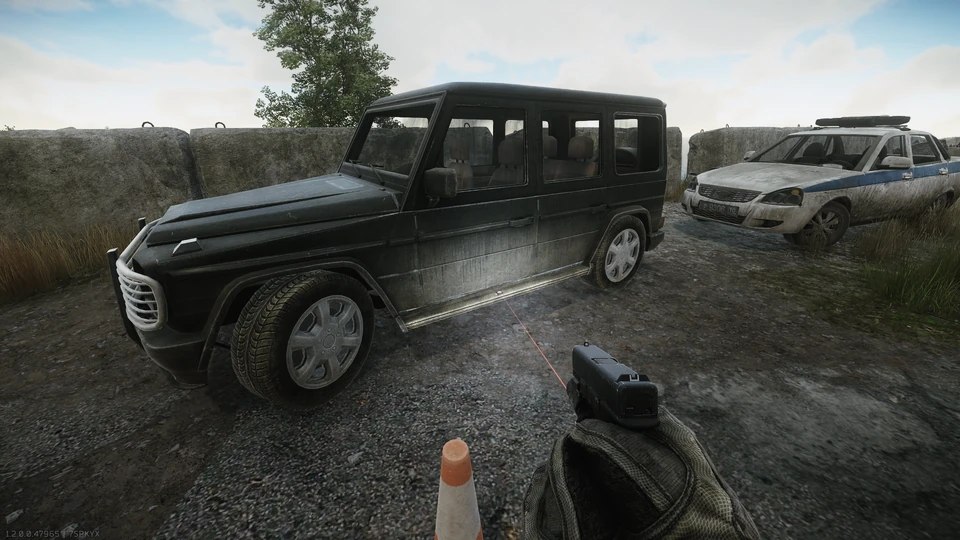 Pendrive no G-Wagon de Shoreline — SUV procurado, com o pendrive no estribo.